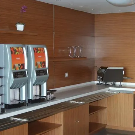 Hotel Express Lisbon Airport By Ihg 3*