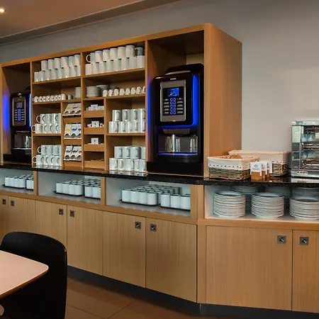 Express Lisbon Airport By Ihg 3*