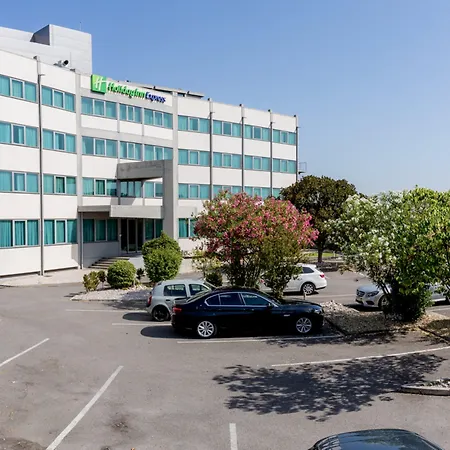 Hotel Express Lisbon Airport By Ihg 3*