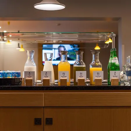 Hotel Express Lisbon Airport By Ihg 3*