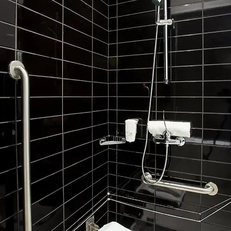 Hotel Express Lisbon Airport By Ihg 3*