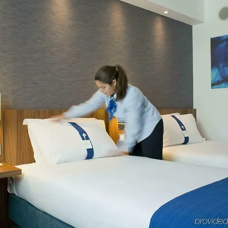 Hotel Express Lisbon Airport By Ihg 3*