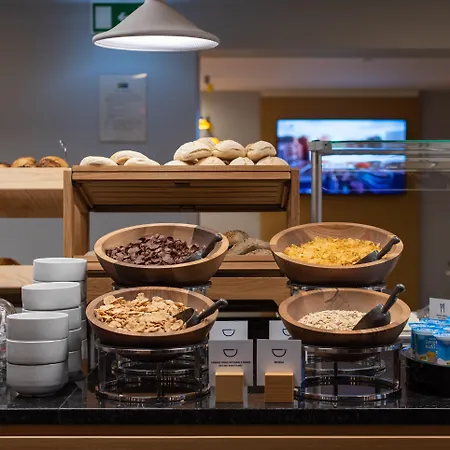 Express Lisbon Airport By Ihg Portela (Loures)